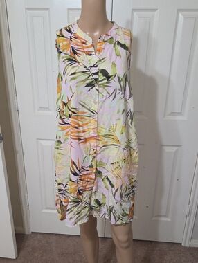 Adyson Parker 1X Sleeveless Tropical Print Shift Dress in Pastel Pink and Green